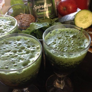 Spirulina and linseed shake